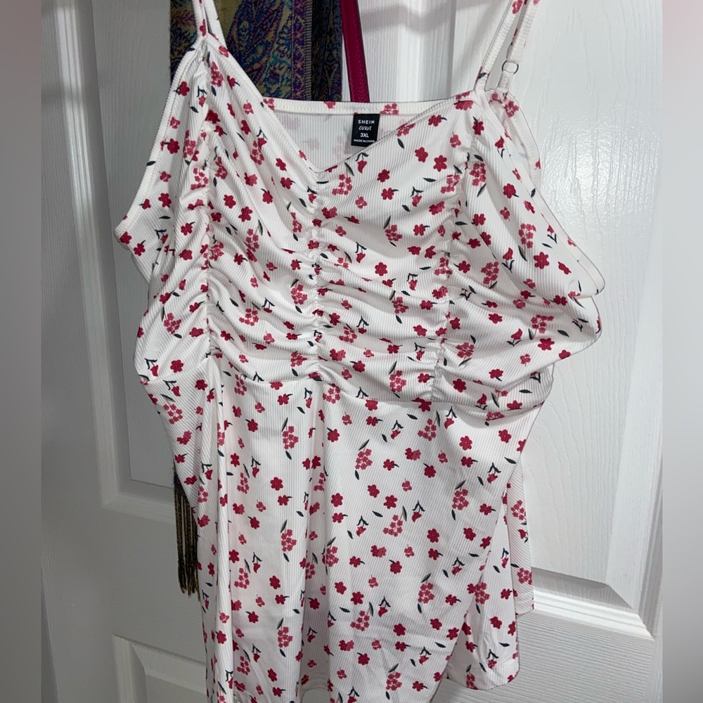 Shein Plus Qutie Plus Allover Cami Floral Print Ruched Front Cami Top